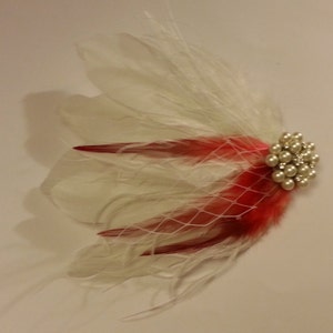 Feather Fascinator Red White Feather Hair clip, Womens Hair Feather hair clip Bridal hair piece Bridal Bridesmaids Feather fascinator zdjęcie 2