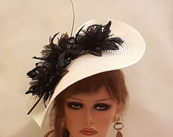 Black Fascinator With White Edges Round Shaped With  display picture 3