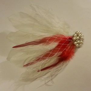 Feather Fascinator Red White Feather Hair clip, Womens Hair Feather hair clip Bridal hair piece Bridal Bridesmaids Feather fascinator zdjęcie 1