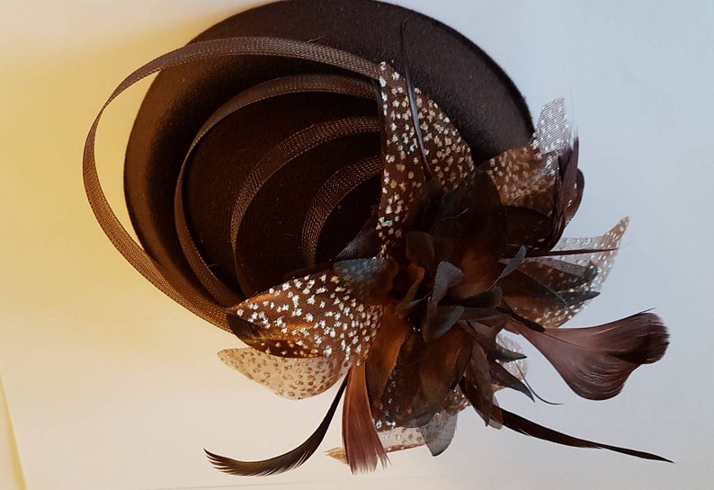 BROWN FASCINATOR, 40s 50s Brown Hat fascinator Brown Feather hat Race,Cocktail,Ladies day,Ascot hat Brown feather flower hat Fascinator image 4