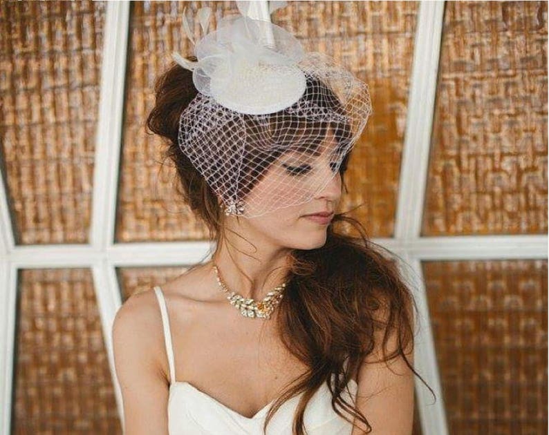 Bridal birdcage veil fascinator hat  #Feather fascinator hat White Ivory Black  birdcage veil Feather hat fascinator, Wedding hair accessory 