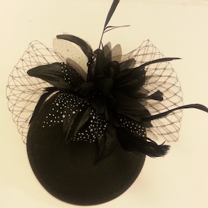 Vintage 40s 50s Hat, Black Hat, Feather fascinator, Black Fascinator Race Cocktail Christmas hat ,Ascot Hat, Cocktail hat, Ladies fascinator