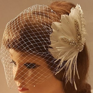 Bibi en plumes de mariée. Fascinateur de plumes Gatsby des années 1920, casque de plumes, morceau de cheveux en plumes scintillantes, accessoire de cheveux de mariage, fascinateur image 8