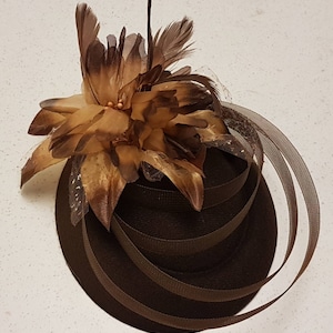 BROWN FASCINATOR, 40s 50s Brown Hat fascinator #Brown Feather hat Race,Cocktail,Ladies day,Ascot hat Brown feather flower hat Fascinator