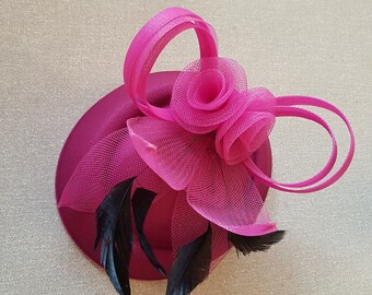 MAGENTA FASCINATOR, 40s 50s magenta Hat fascinator #Magenta Feather hat fascinator, Race,Cocktail,Ladies day,Ascot hat  feather flower hat