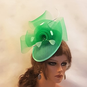 GREEN  Fascinator Saucer hatinator Feather Floral Church Derby Royal Ascot Hat Race Wedding Party hat Mother of Bride/Groom Hatinator