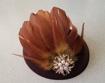 BROWN FASCINATOR, 40s 50s Brown Hat fascinator #Brown Feather hat fascinator,  Race,Cocktail,Ladies day,Ascot hat Brown feather hat