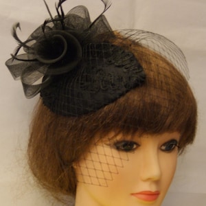 Black hat Fascinator with mini veil Vintage 40s 50s  Black birdcage Veil Teardrop hat, Cocktail, Wedding, Ceremony hat Black fascinator hat