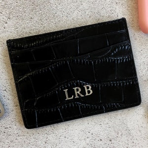 Monogramm Mock Crock Leder Karte Brieftasche | Schlanke Brieftasche | Faux Krokodil Brieftasche | Kartenhalter Brieftasche | Folie geprägt Brieftasche | Schwarze Brieftasche