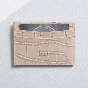 Portefeuille de cartes en cuir Monogram Pink Mock Crock | Portefeuille Slim | Portefeuille Faux Crocodile | Portefeuille porte-cartes | Portefeuille en relief Foil | Portefeuille rose