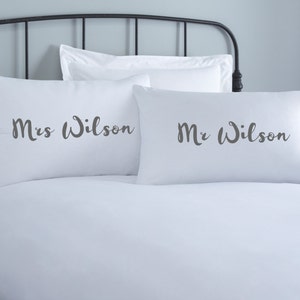 Mr & Mrs Personalisiertes Kissenbezug Set - 2 Kissenbezüge - Hochzeitsgeschenk - Hochzeitsgeschenk - Jahrestagsgeschenk - Paar Kissenbezug - individuell