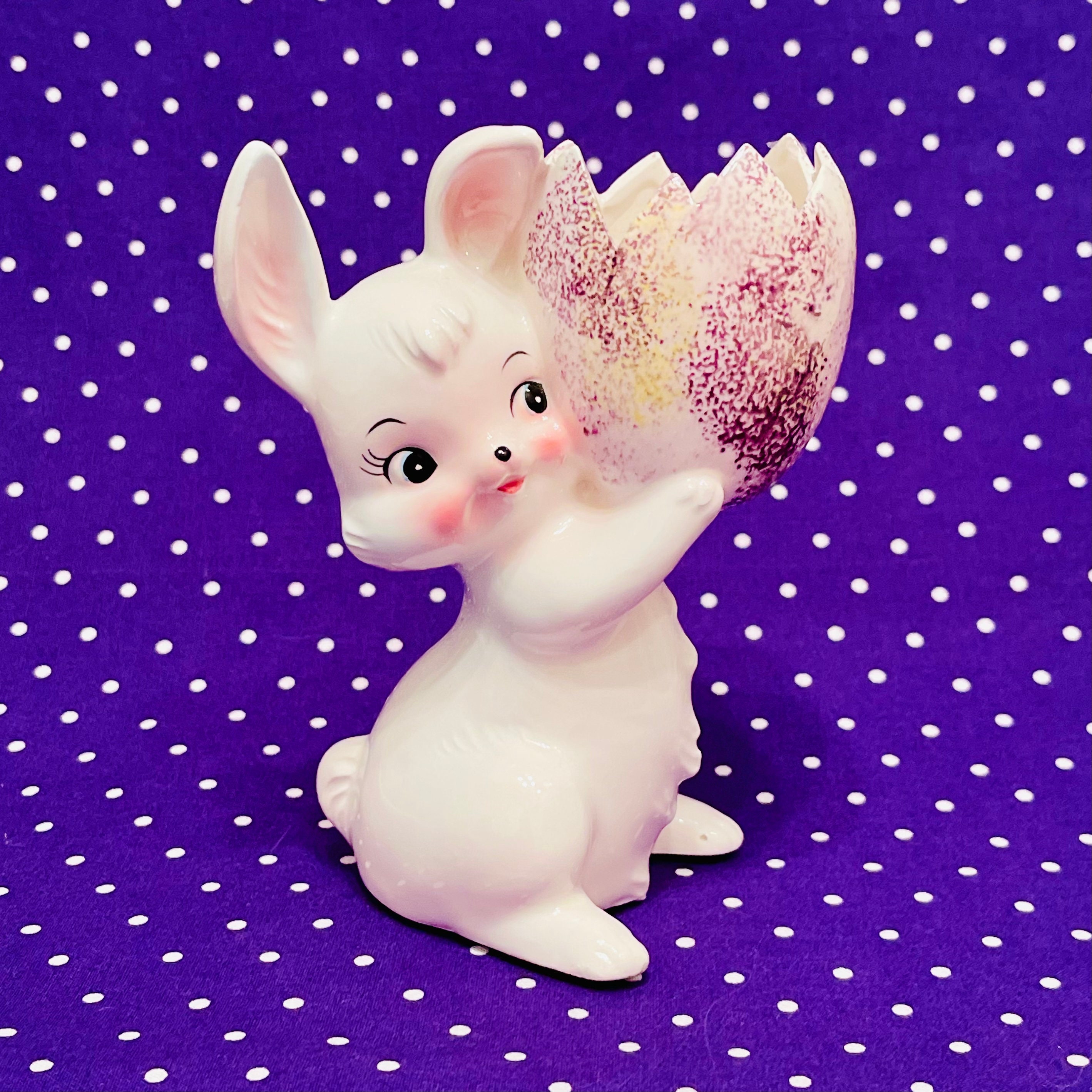 天然玉 ウサギ型 飾り　古い Vintage Easter Bunny Cracked Egg Figurine - Etsy