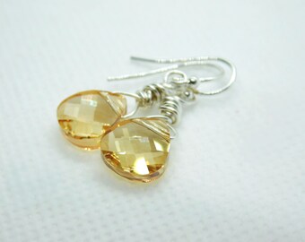 Golden Swarovski Teardrop Crystal Short Earrings. Silver and Gold Earrings. Clear Golden Drop Earrings. Simple Jewelry Earrings. Dorados