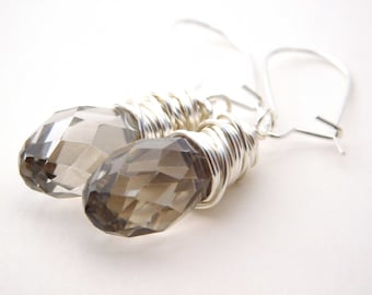 Crystal Wedding Teardrop Earrings. Light Grey Clear Dangle Sterling Silver Earrings, Bride Silver Jewelry Earrings, Aretes de Boda. Handmade