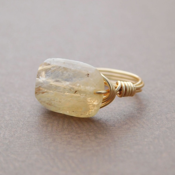 Golden Quartz Gold Ring. Gold Beige Quartz Bead Ring. Gold Handmade Rings. Bridesmaid Gifts. Anillo de Quarzo Dorado. Wire Wrapped Ring