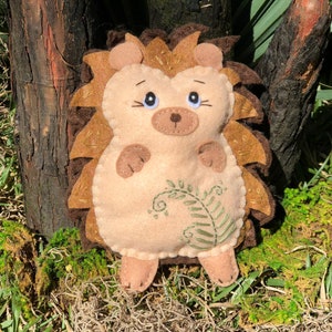 Hand sewn hand embroidered wool felt hedge hog plush animal toy