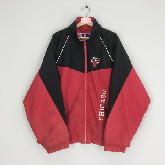 90's CHICAGO BULLS USA製　ジャケット　赤黒　M た30 Vintage 90's Chicago Bulls American Basketball Team Zipper Jacket