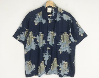 Vintage 90er Jahre Karl Helmut Rayon Hemd Hawaiihemd Japanische Fische Koi Motiv Button Down Shirt Hawaiihemd Strand Overprinted Fish Koi Oxfords Size L