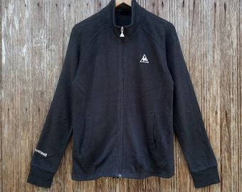 ¡Excepcional! Chaqueta deportiva con logotipo bordado de Le Coq Sportif, talla mediana.