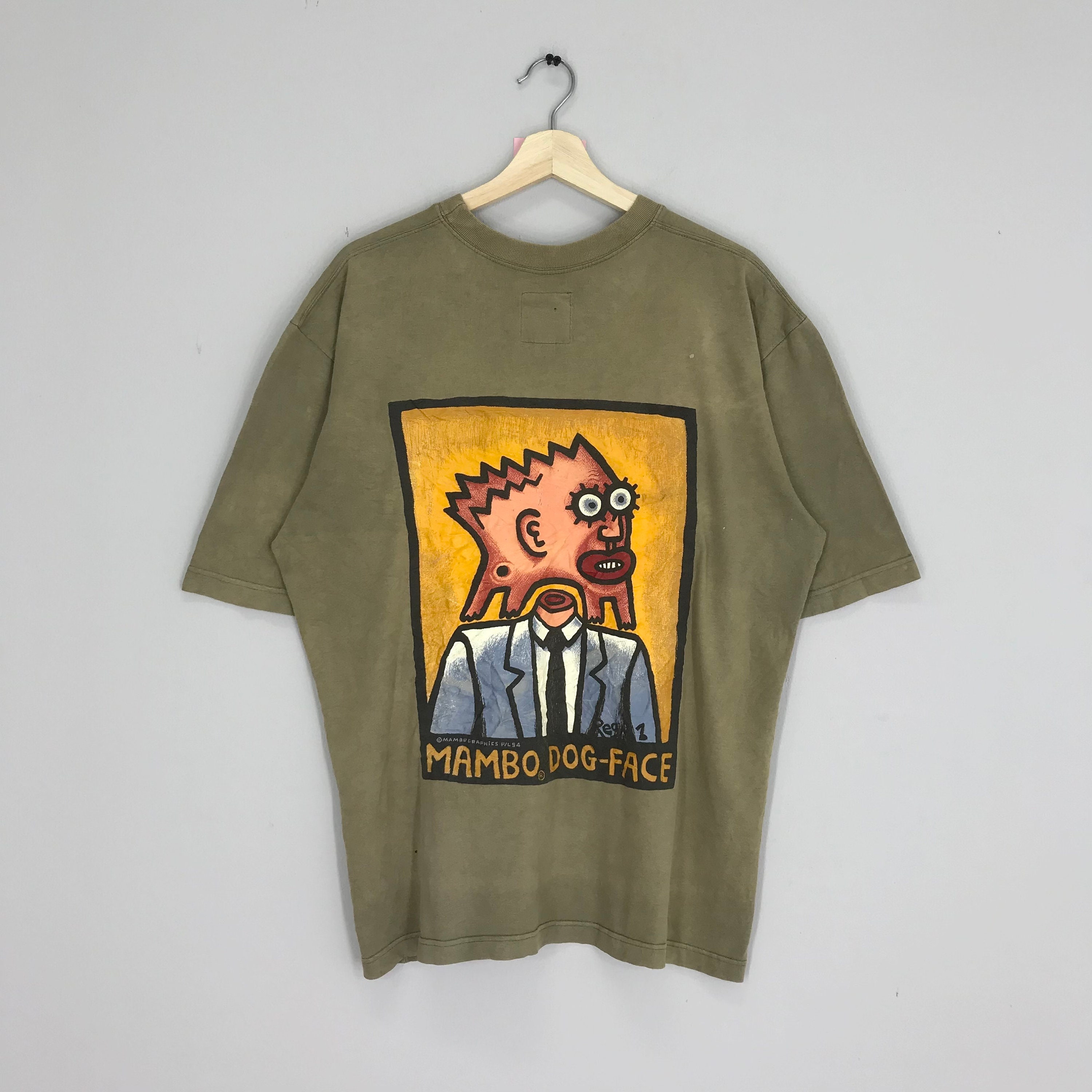 Vintage Faded 90s Mambo Australia Graphic Pop Art Mambo Dog Vintage Faded 90s Mambo Australia Graphic Pop Art Mambo Dog