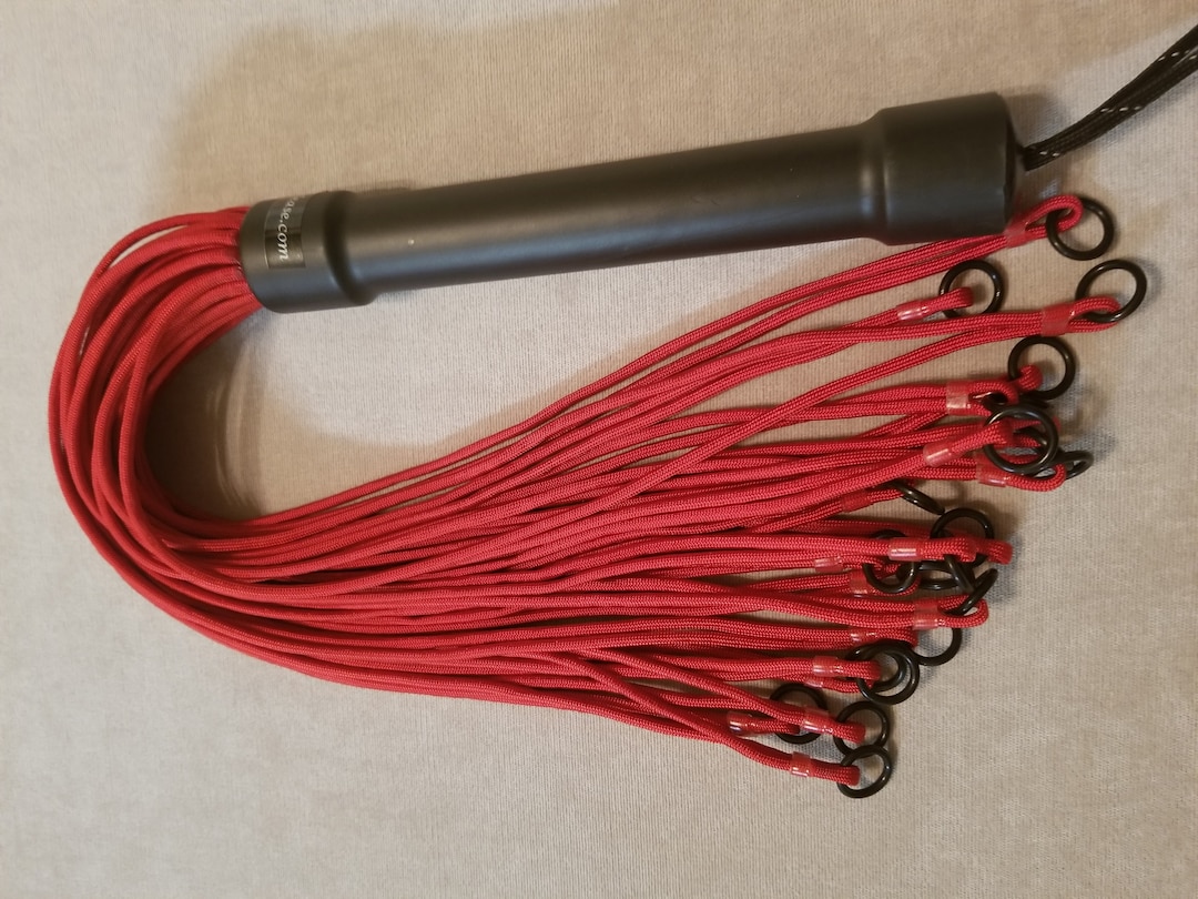 FPRR16B Paracord Flogger 16 Red With Rubber Rings and Black Handle for