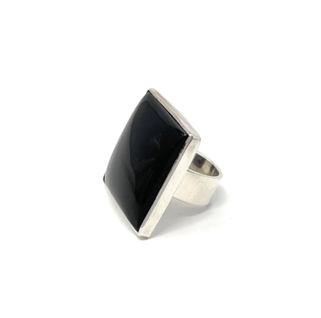 HASH. Black onyx 力付け square ring 12号
