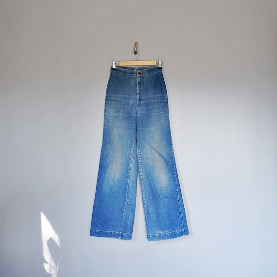 Vintage 70's orange tab Levi's bell bottoms // Wai