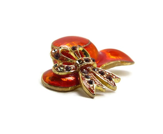 VINTAGE 1970's - Red Hat Brooch, Goldtone Gold Je… - image 1