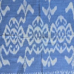 Tela Ikat balinesa vintage – Tela Endek azul índigo tejida a mano, tapiz de pared y manta estilo bohemio (100 x 150 cm)