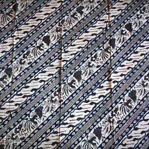 Vintage Javanese Batik Kain Panjang – Classical Parang Rusak and Garuda Sawat Motif, Solo Yogyakarta Style Indigo Soga Textile 104x262 cm