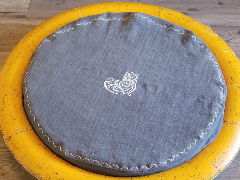 1****Antiguo y raro cuenco de madera lacada auténtica del siglo XIX con cama para perros bordada en lino de cáñamo francés imagen 7