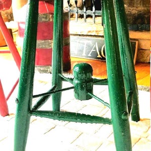1**AuthenTique Boston 1900s Shool room Wooden Stool Original Primitive Large School House Hand Turned Wooden Dowel Original Green 1900 Stool
