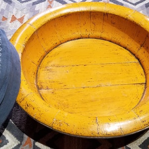 1****Antiguo y raro cuenco de madera lacada auténtica del siglo XIX con cama para perros bordada en lino de cáñamo francés imagen 5