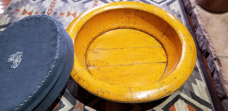 1****Antiguo y raro cuenco de madera lacada auténtica del siglo XIX con cama para perros bordada en lino de cáñamo francés imagen 5