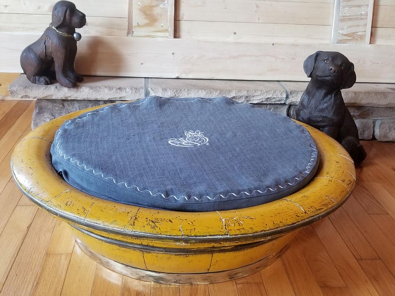 1****Antiguo y raro cuenco de madera lacada auténtica del siglo XIX con cama para perros bordada en lino de cáñamo francés imagen 6