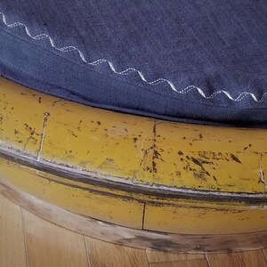 1****Antiguo y raro cuenco de madera lacada auténtica del siglo XIX con cama para perros bordada en lino de cáñamo francés imagen 10