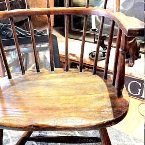 SOLD TO CAT********Antique Windsor Sack-Back Arm Chair Pre 1800s New England Six Spindle Plank Seat Extended Arm Windsor Chair