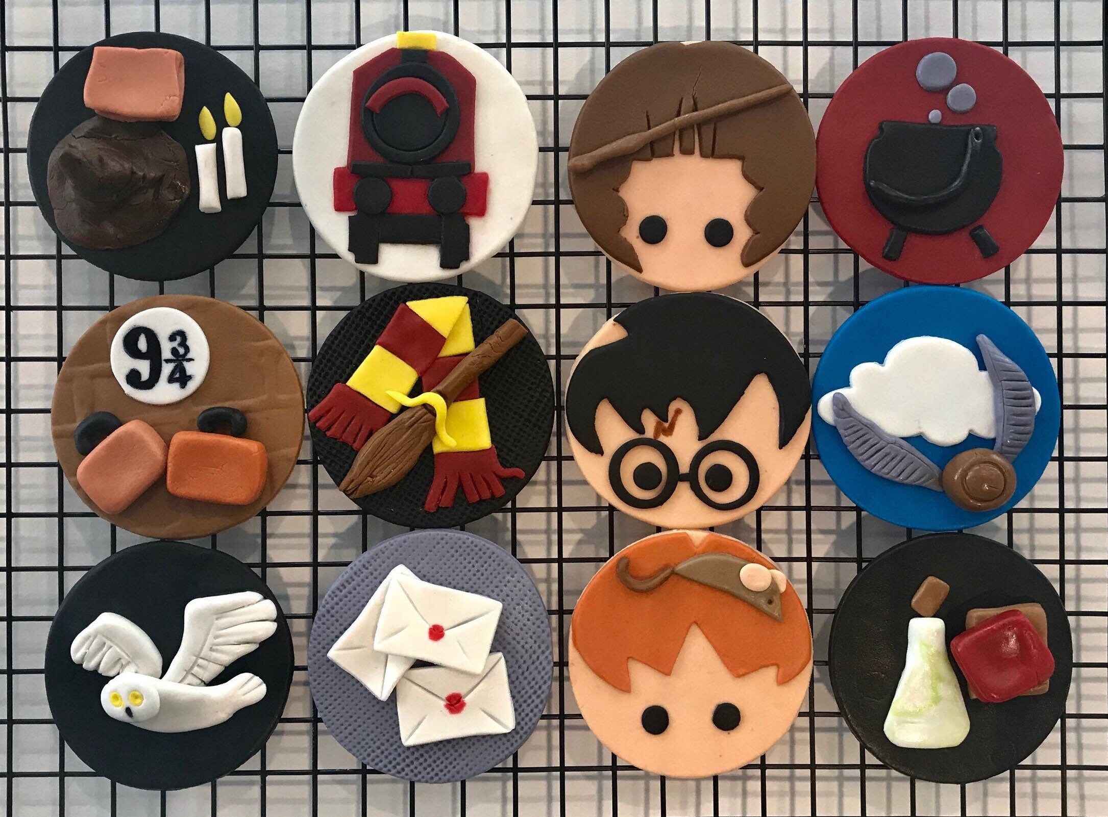 12x Edible Harry Potter cupcake toppers Etsy