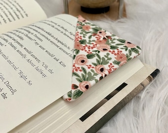 Beautiful fabric corner bookmark, 6 fabric prints of bookmarks, Mother’s Day gift idea, book lover gift idea, stocking stuffer