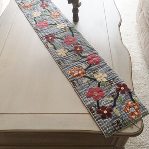 Flower Vine Applique Table Runner (Pattern Only)