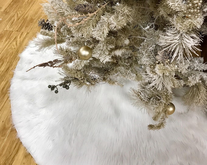 Faux fur Christmas tree skirt, white faux fur tree skirt, fur tree skirt, white Christmas tree skirt, 60 inches diam, Christmas decor, tree