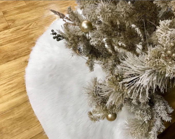 Christmas tree skirt, white faux fur tree skirt, fur tree skirt, white Christmas tree skirt, 60 inches diam, Christmas decor, tree skirt