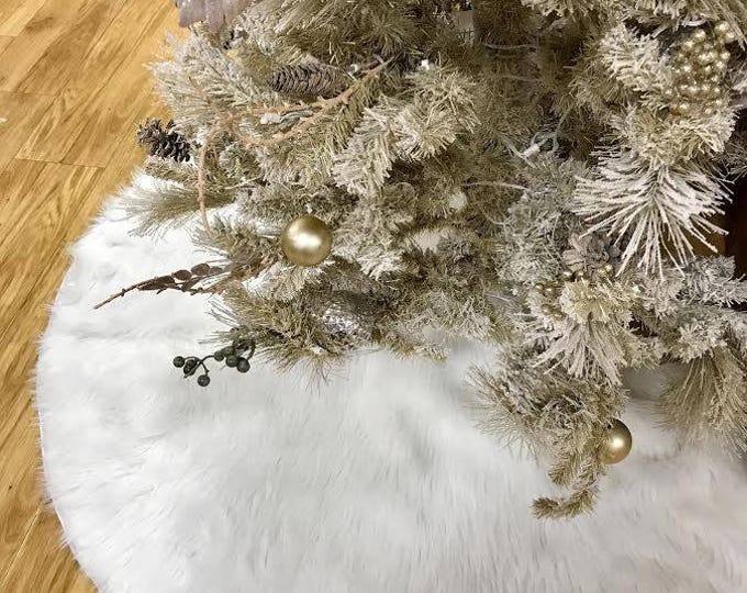 White tree skirt, Christmas tree skirt, white faux fur tree skirt, fur tree skirt, white Christmas tree skirt, Christmas decor, home decor
