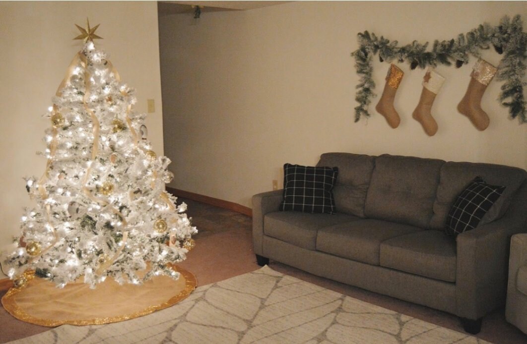 Christmas tree skirt, Burlap Tree Skirt, sequin tree skirt, tree skirt