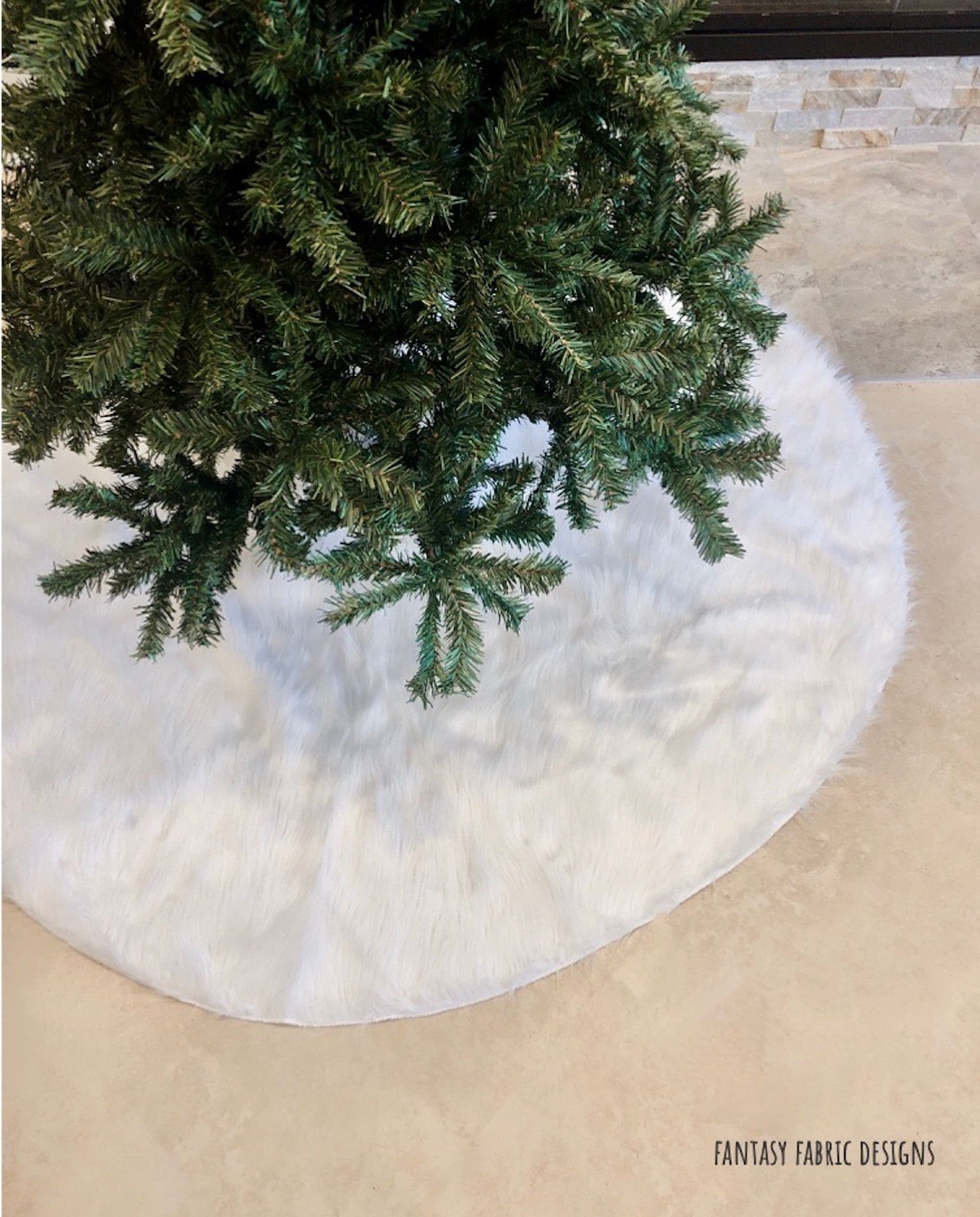 White tree skirt, Christmas tree skirt, white faux fur tree skirt, fur
