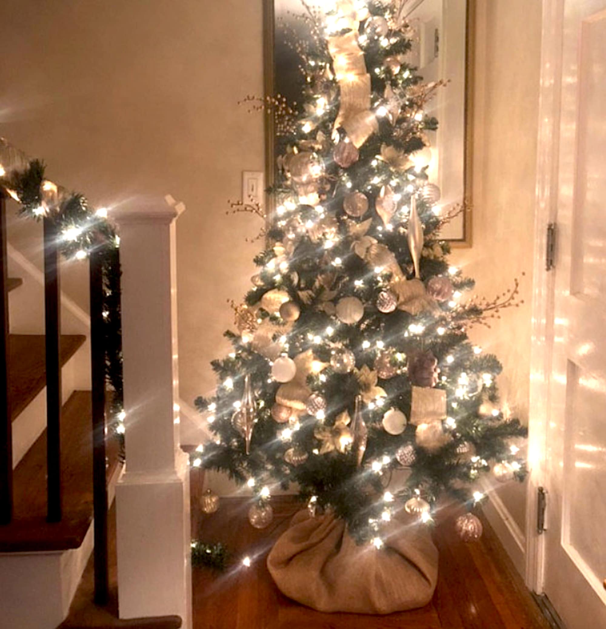 Christmas tree skirt, Burlap Christmas tree skirt, tree skirt