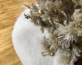 Faux fur Christmas tree skirt, white faux fur tree skirt, fur tree skirt, white Christmas tree skirt, Tree skirt, Christmas decor, tree