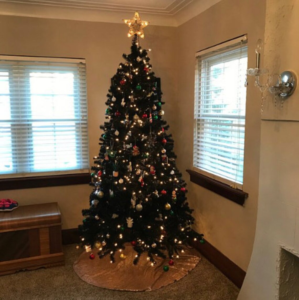 Fabric Shiny Gold Tree Skirt main image 0