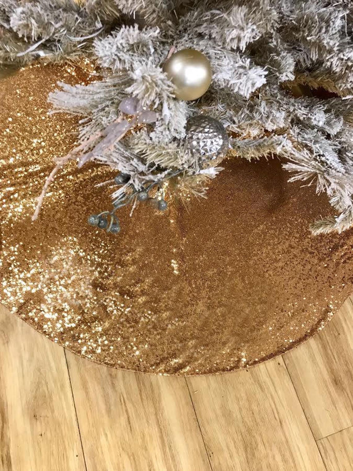 Fabric Shiny Gold Tree Skirt main image 1