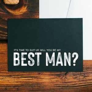 Carte de mariage noir demandant une proposition de garçon d'honneur, une invitation à un costume, un homme d'honneur posant la question, une carte d'invitation de garçon d'honneur en cadeau, des cartes simples des mariés